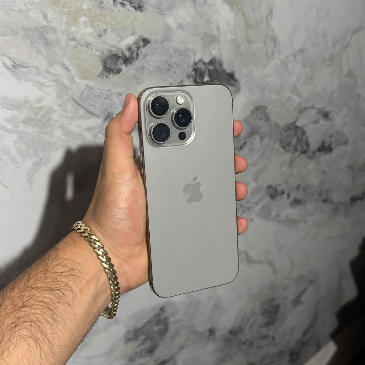 iPhone 16 Pro Max Gris