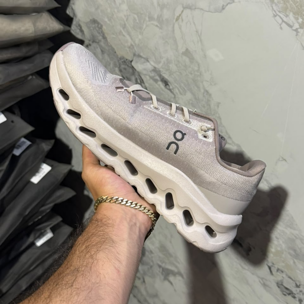 TENIS ON CLOUDTILT ROCK/IVORY GRIS