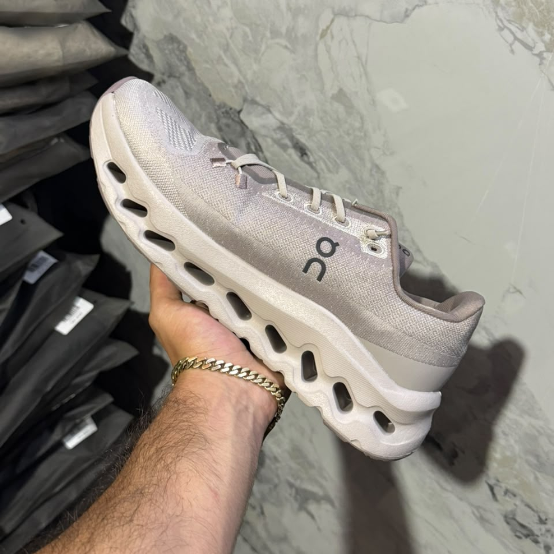 TENIS ON CLOUDTILT ROCK/IVORY GRIS