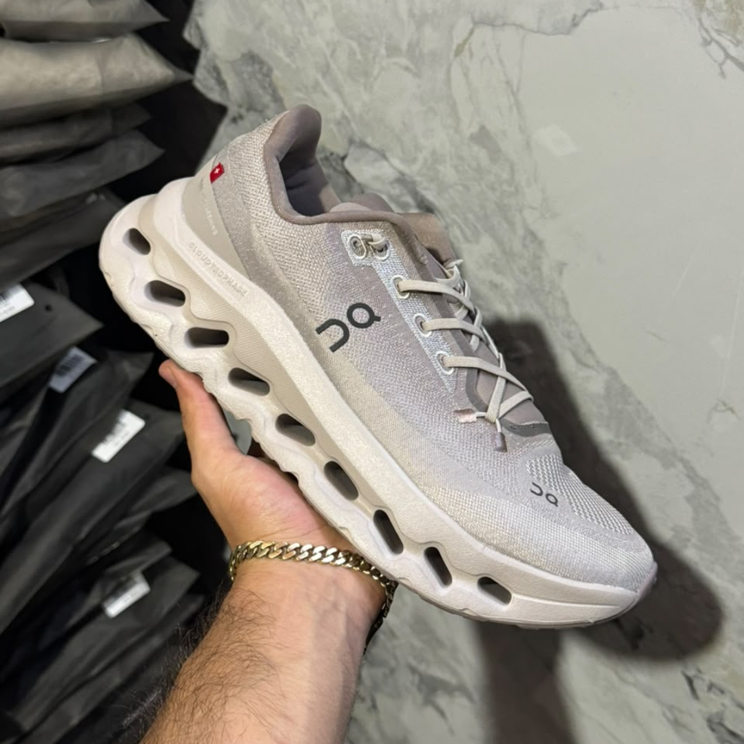 TENIS ON CLOUDTILT ROCK/IVORY GRIS